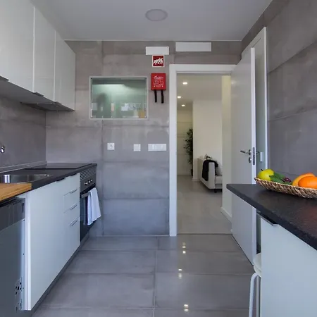 Pear Tree Sabrosa Apartment
